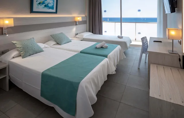 غرفة بسرير مزدوج أو سريرين منفصلين بإطلالة على البحر، Hotel 4R Salou Park Resort I 4/8