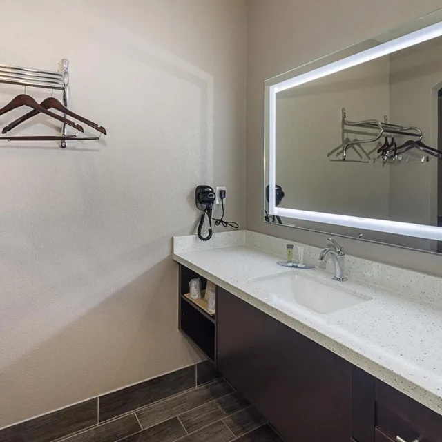 Superior, 2 Queen Beds, Smoking, Econo Lodge Inn and Suites Houston NW-Cy-Fair 7/9