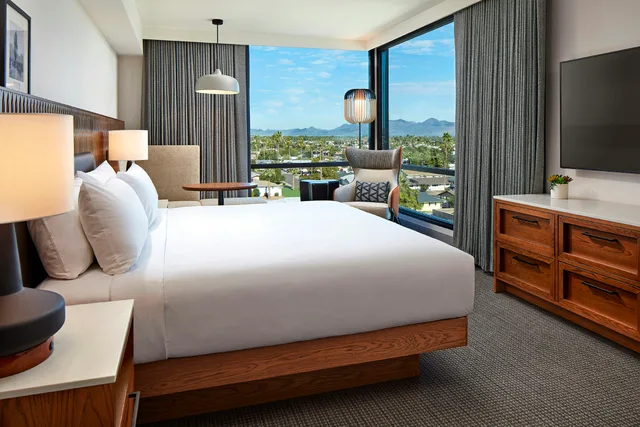 1 Bedroom, Pinnacle, Suite, King Bed, Senna House Scottsdale, Curio Collection by Hilton 1/3
