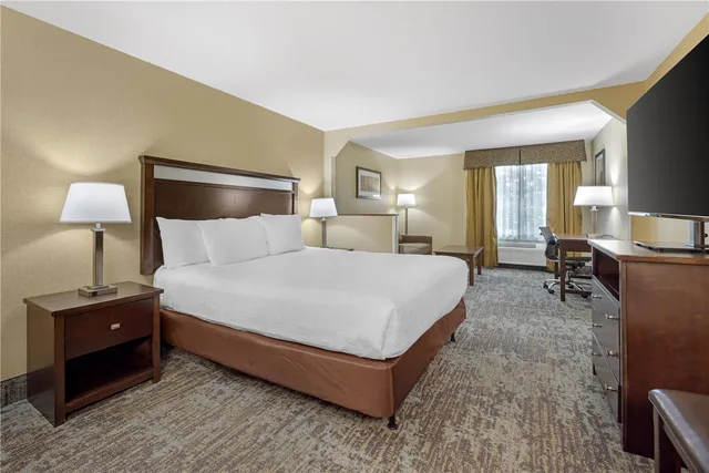 جناح بسرير كينج مع أريكة بحوض جاكوزي، Best Western Plus Prairie Inn 3/6