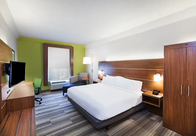Leisure, King Bed، Holiday Inn Express and Suites Houston - Memorial Park Area 2/3