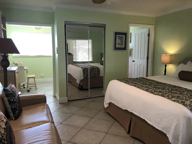 Efficiency, Futon Bed, King Bed, Sun Pool، Tropical Beach Resorts 3/7