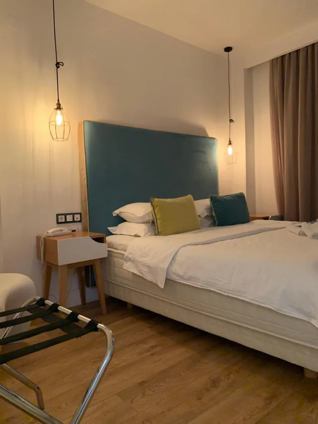 غرفة ديلوكس بسرير مزدوج بشرفة، Blue Bottle Hotel 2/10