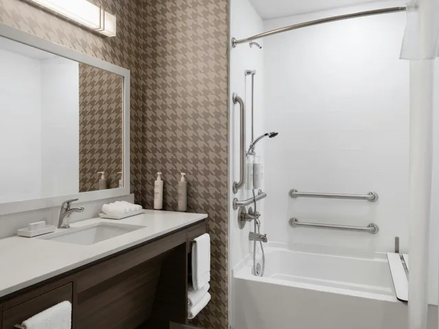 جناح استوديو بسريرين كوين لذوي الإعاقة، Home2 Suites By Hilton Brownsburg 4/7