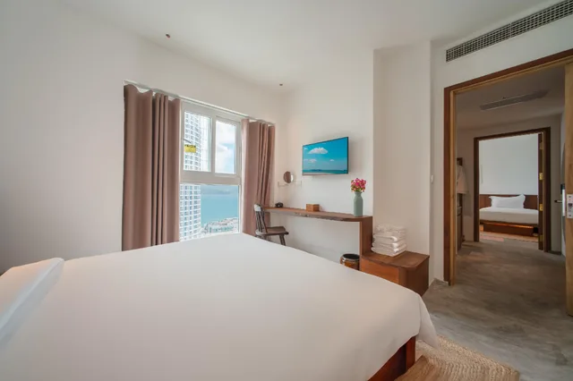 جناح عائلي بسرير كوين وسريرين منفصلين بإطلالة على البحر، GREEN WORLD HOTEL NHA TRANG 1/1