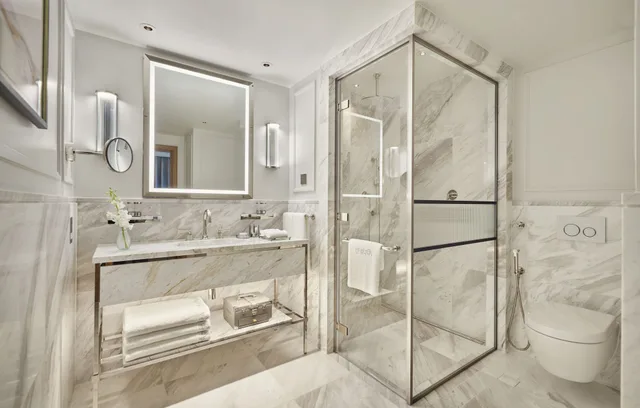 Garden, Deluxe, Suite, King Bed, Balcony، Jumeirah Carlton Tower London 4/4