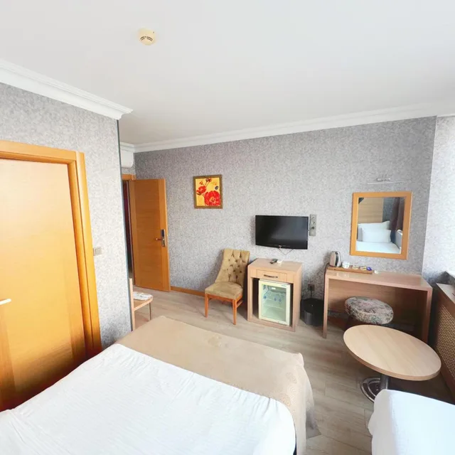 غرفة ثلاثية، Lounge Boutique Hotel 3/6