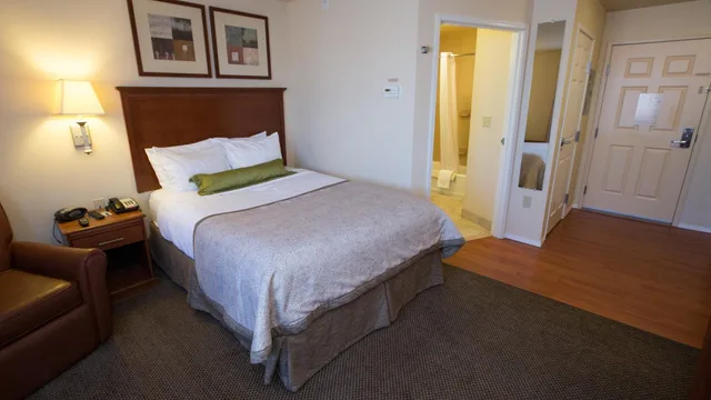 استوديو بسرير كوين للمدخنين، Candlewood Suites Joplin 4/4