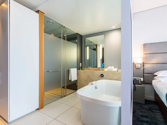 جناح جونيور بسرير كينج مع أريكة، aha Gateway Hotel 3/3