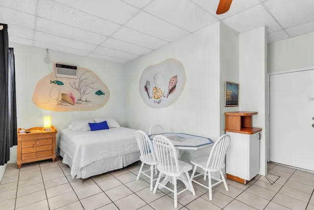 Queen Bed, Den، Sunset Cove Beach Resort 1/3