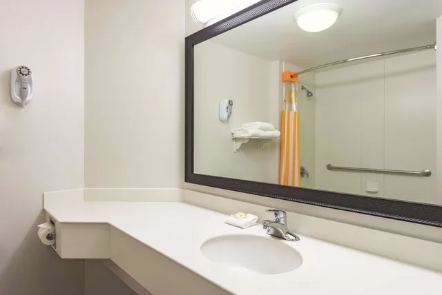 غرفة ديلوكس بسرير كينج، La Quinta Inn by Wyndham Denver Westminster 5/7