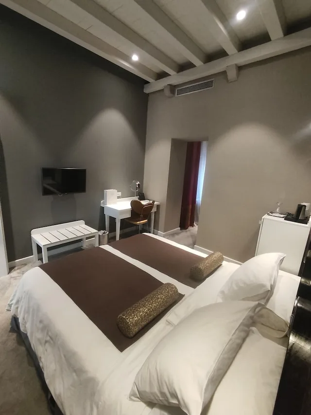 غرفة قياسية بسريرين منفصلين، Xii Century Heritage Hotel 1/7