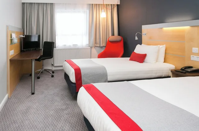 Standard, Twin Beds, Holiday Inn Express Antrim 2/5