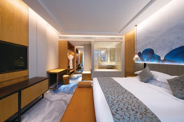 غرفة بريميوم بسرير كينج وسرير بطابقين، Crowne Plaza Huzhou 1/6