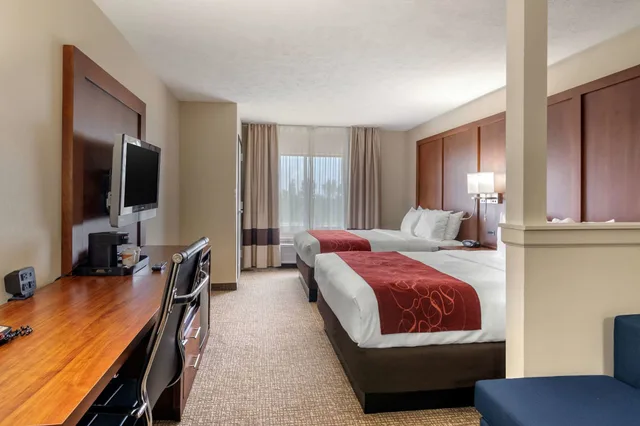 جناح بسريرين كوين مع أريكة، Comfort Suites Speedway - Kansas City 1/5