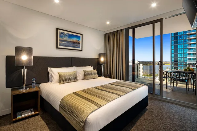 شقة بشرفة بغرفتي نوم، Quest East Perth 1/1