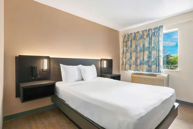 غرفة قياسية بسرير مزدوج لذوي الإعاقة، Motel6 Kirkland, WA - North Kirkland 1/6