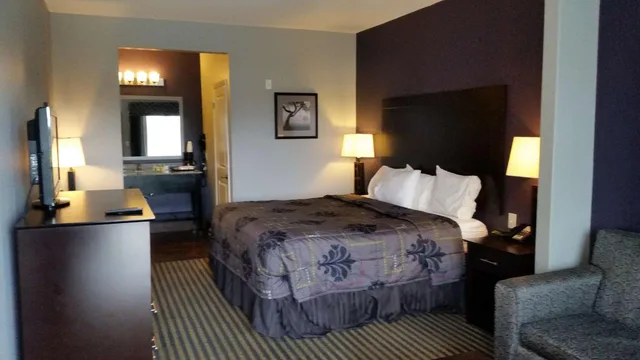 Room, King Bed, Accessible, Studio6 Beeville, TX 5/10