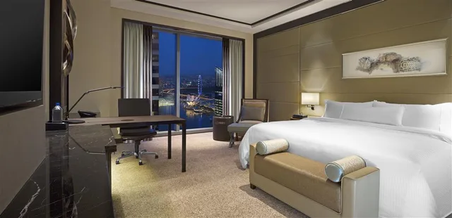 غرفة بريميير بسرير مزدوج، The Westin Singapore 1/1