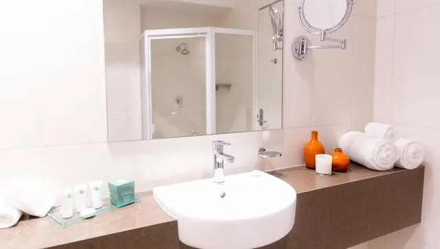 غرفة كلوب بسريرين منفصلين وسرير كينج لذوي الإعاقة، Lithgow Workies Club Motel 2/2