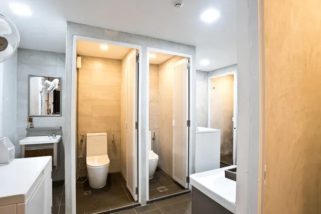 Mixed Dorm, Queen Bed, Shared Bathroom, 7 Wonders Hostel 2/2