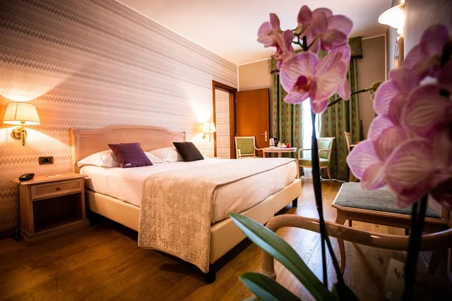 غرفة ديلوكس رباعية بسرير مزدوج وسريرين منفصلين، Hotel Palazzo Lovera 4/8