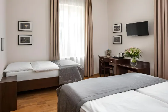 غرفة سوبيريور ثلاثية بسرير كوين وسرير فردي، Unique Hotel Prague 2/2