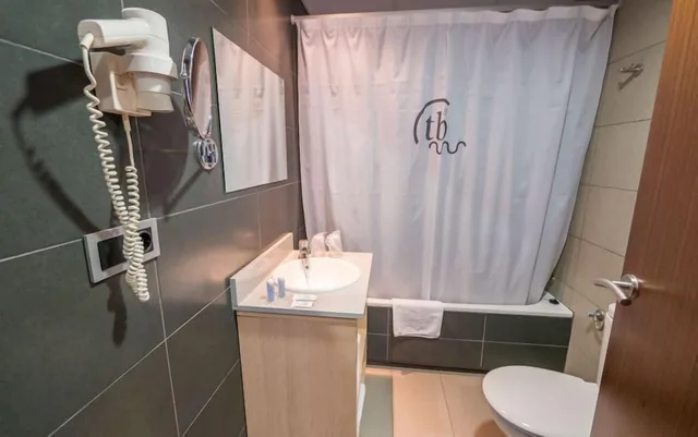 غرفة قياسية رباعية بسرير كوين وسرير فردي، Tossa Beach Center 4/5