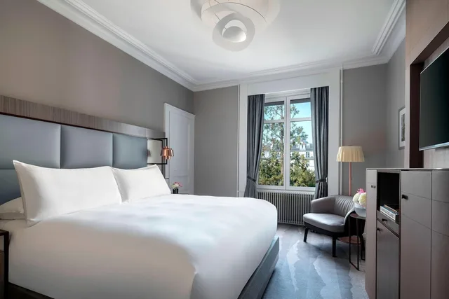 Classic, King Bed, Garden View, THE RITZ-CARLTON HOTEL DE LA PAIX GENEVA 1/4
