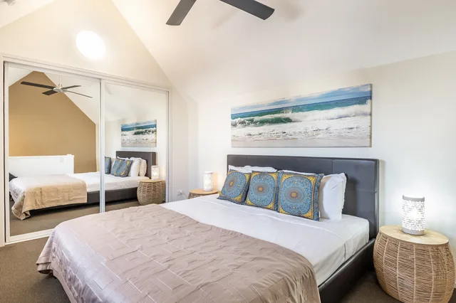 Loft, Spa, Deluxe, Queen Bed, Sofa، Byron Central Apartments 1/3