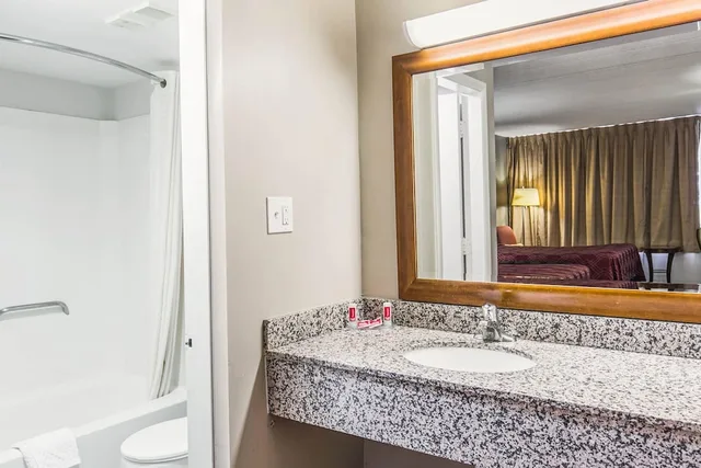 غرفة قياسية بسريرين مزدوجين، Econo Lodge Tallahassee I-10 near University 5/9