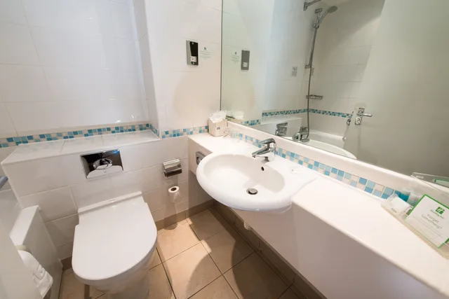 غرفة قياسية بسريرين مزدوجين، Holiday Inn London Sutton 9/9