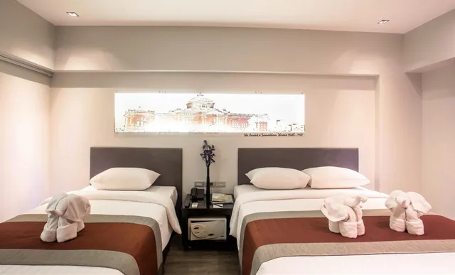 Canal, Deluxe, Triple, 1 Double and 1 Single Bed، Nouvo City Hotel 4/5