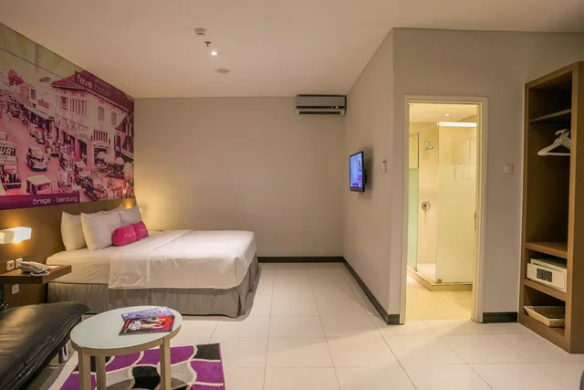 غرفة عائلية بسرير كينج وسرير بطابقين، favehotel Braga 2/5