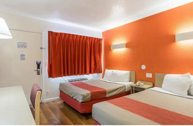 غرفة رباعية للمدخنين، Motel6 Albuquerque, NM - Northeast 1/8