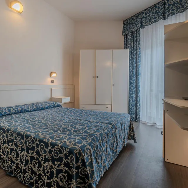 غرفة ثلاثية بإطلالة جزئية على البحر، Hotel 2000 1/7