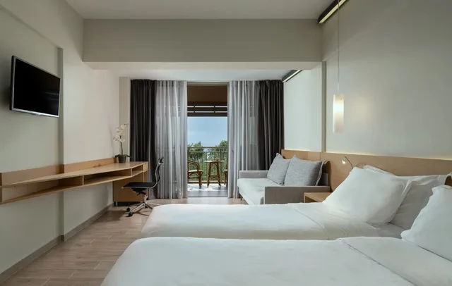 غرفة ديلوكس بسرير مزدوج بإطلالة على البحر، Blue Dolphin Hotel 2/3