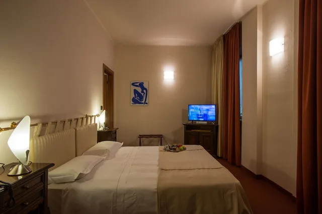 Classic, Suite, King Bed, Hot Tub, Hotel Lux 1/3