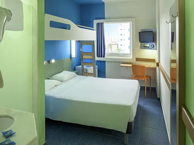غرفة بسرير مزدوج وسرير فردي، IBIS BUDGET BELEM 4/10