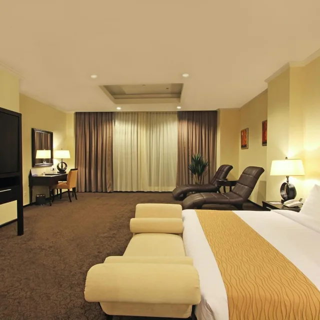 Pool, Suite، Harmoni One Convention Hotel and Service Apartments 1/1