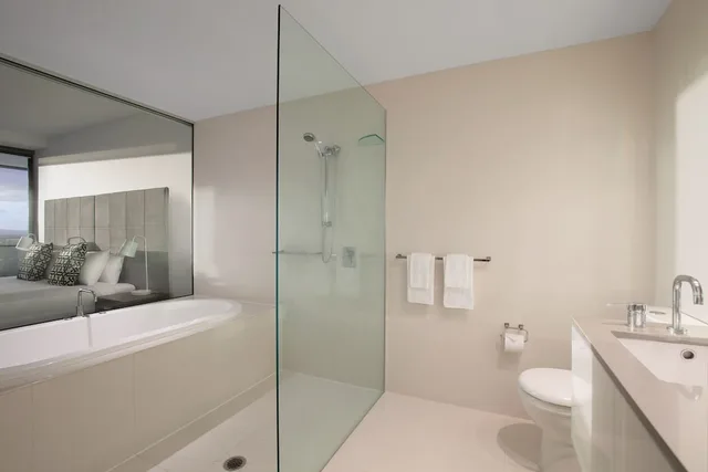 1 Bedroom, Spa, Apartment, Queen Bed، Mantra Circle on Cavill Surfers Paradise 2/3