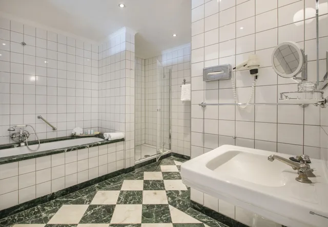 Junior Suite, Studio, King Bed, Lake View, Balcony، Hotel Landhaus zu Appesbach 3/3