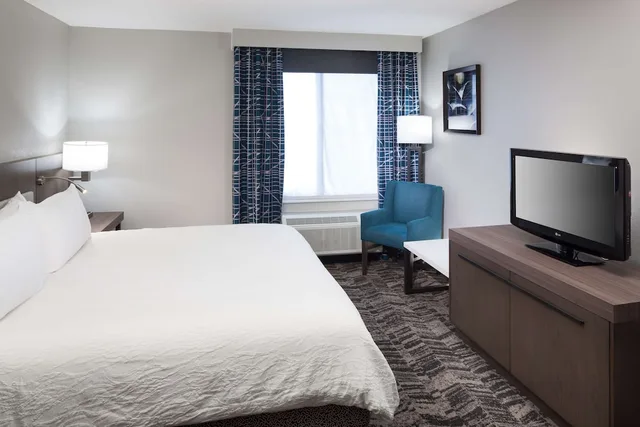 Suite, King Bed, Peloton, Hilton Garden Inn Savannah Airport 1/2
