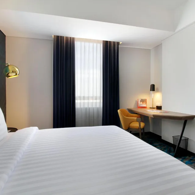 غرفة ديلوكس بسرير كينج وسرير كوين للمدخنين، Swiss-Belinn Airport Surabaya 1/10