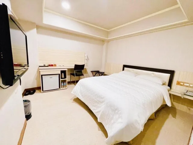 Classic, King Bed, No Window، Spring Art Hotel 1/2