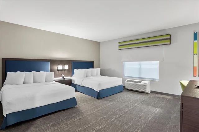 غرفة بسريرين كوين بحوض استحمام لذوي الإعاقة، Hampton Inn Huntley Chicago 1/5