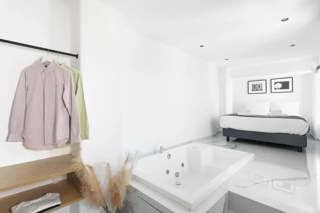 Signature, Double Bed, Hot Tub, MELO Athens 3/4