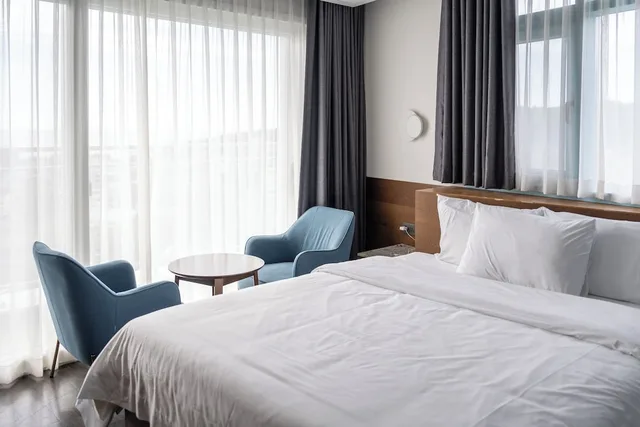 غرفة ركنية بسرير كينج، JN PARK Hotel 1/2