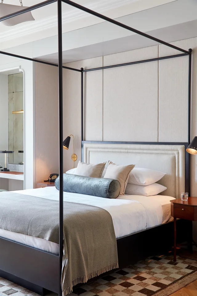 جناح، The Bellevue Hotel 2/5