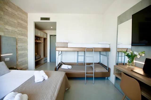 غرفة بانورامية رباعية بسرير مزدوج وسرير بطابقين بشرفة بغرفة نوم واحدة، Hotel Maestri 5/8